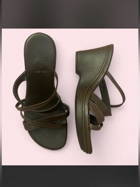 Y2k Aldo leather strappy platform sandals!